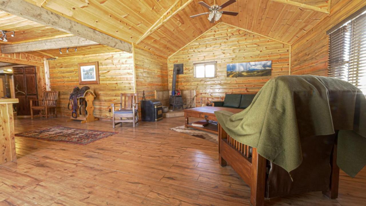 Aubin Sky Lodging At The Yl Ranch Savery Exteriér fotografie